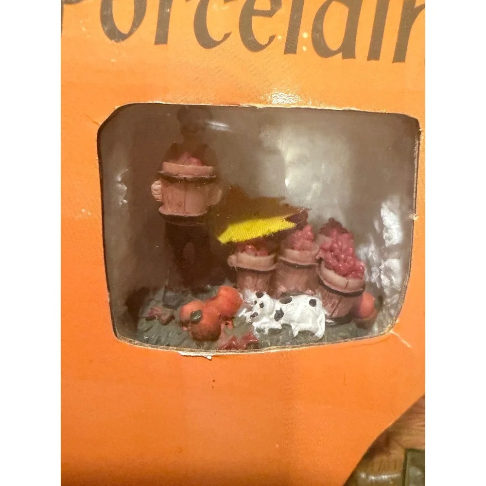 Autumn Heirlooms Porcelain Lighted House Larson's Mill Fall Village Figurine Set